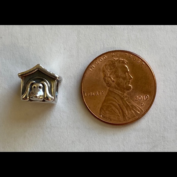 Doghouse w/red enamel heart - Pandora - retired!! - Picture 7 of 7